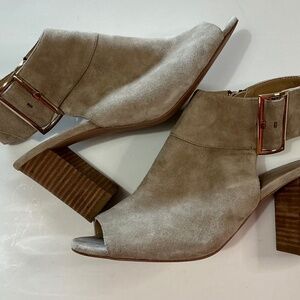 Vaneli Gold women’s Bisa Cuoio suede gold buckle open toe Boots Booties 9.5M